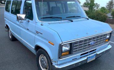 Ford-club-wagon-xlt-1982-blue