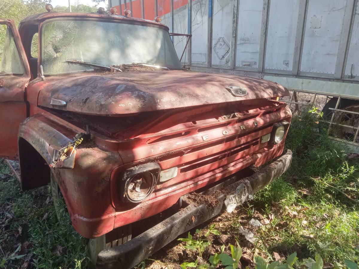 Ford-commercial-f-600-super-duty-1966-red-10