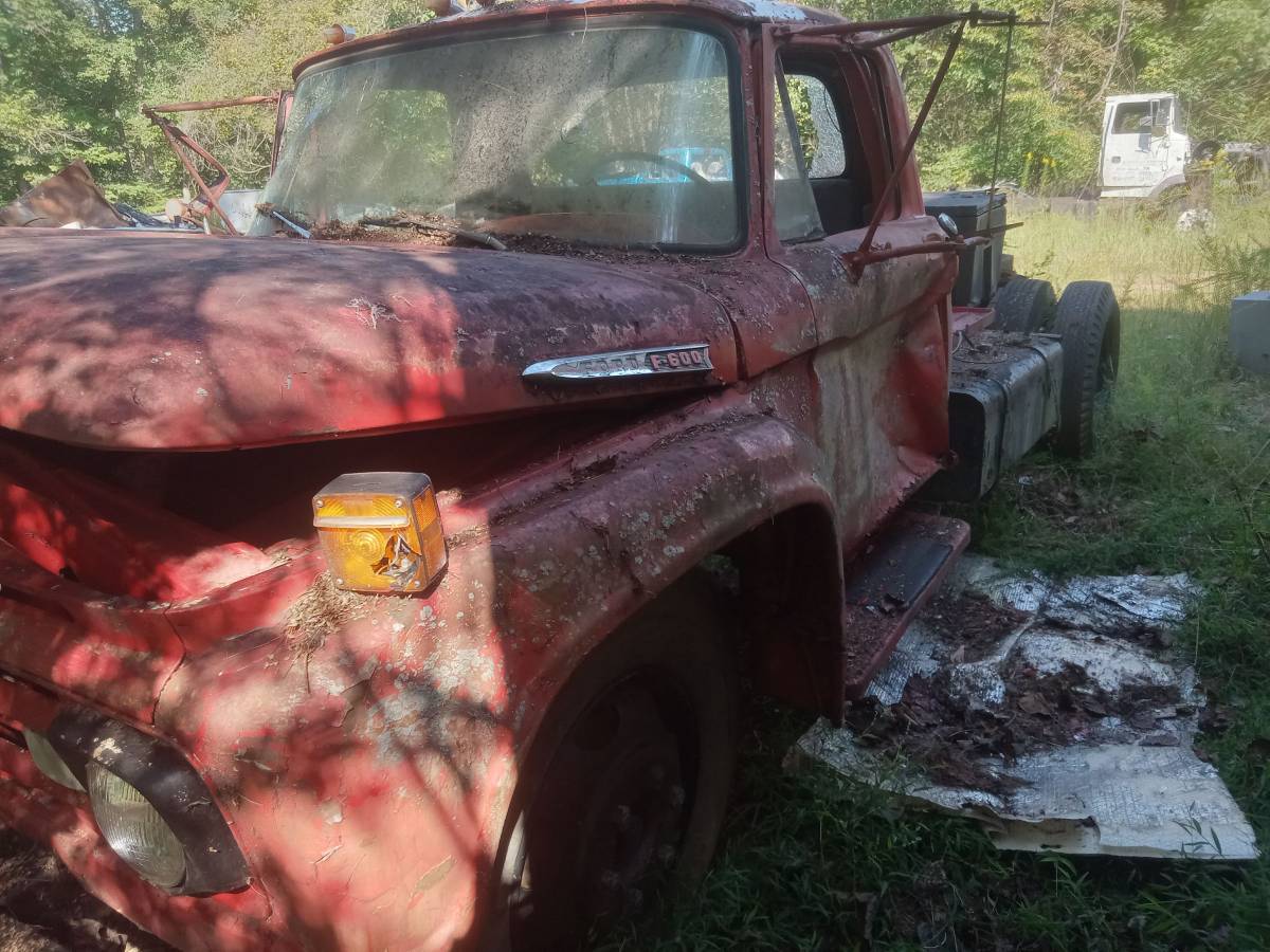 Ford-commercial-f-600-super-duty-1966-red-14
