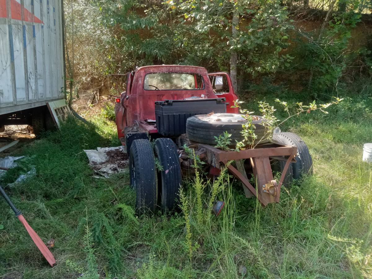 Ford-commercial-f-600-super-duty-1966-red-15