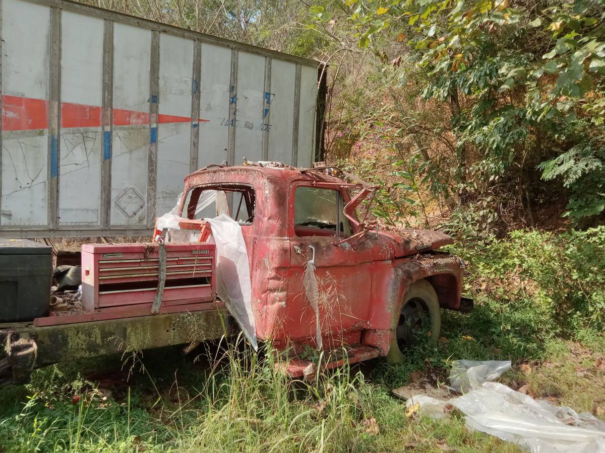 Ford-commercial-f-600-super-duty-1966-red-3
