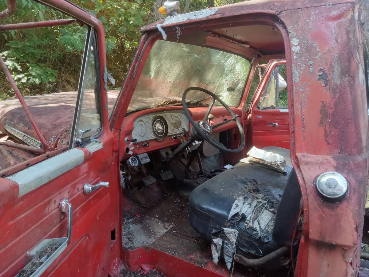 Ford-commercial-f-600-super-duty-1966-red-7