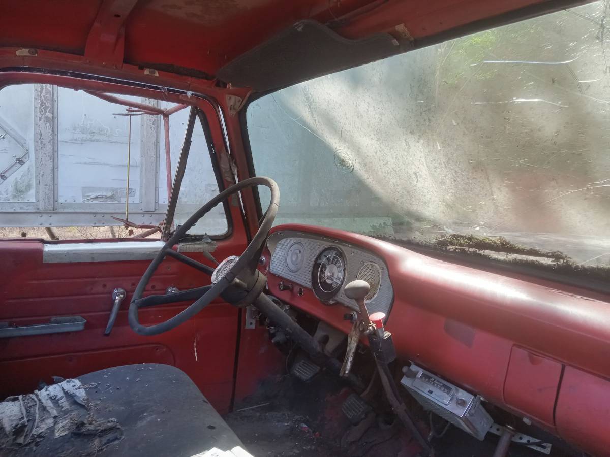 Ford-commercial-f-600-super-duty-1966-red-8