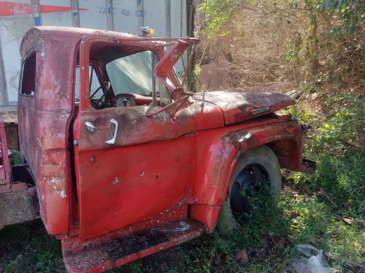 Ford-commercial-f-600-super-duty-1966-red-9