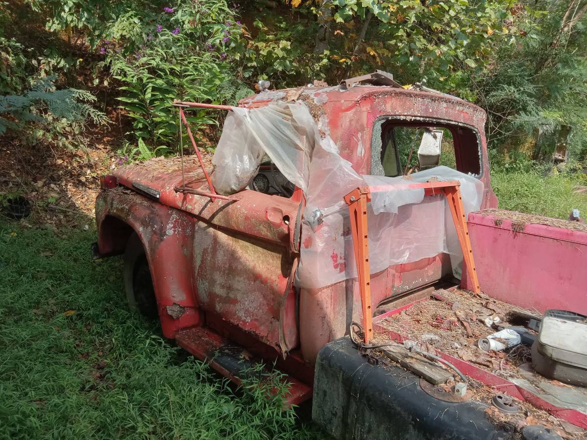 Ford-commercial-f-600-super-duty-1966-red
