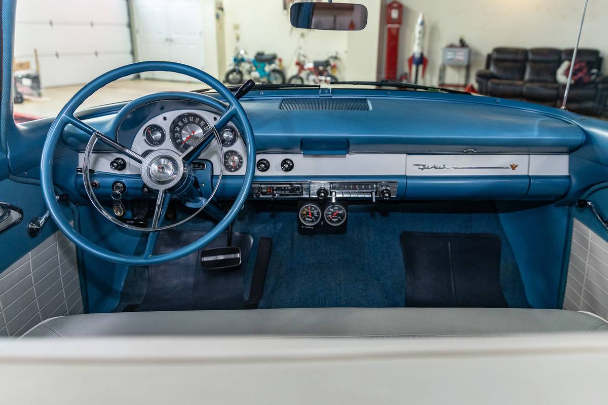 Ford-country-squire-1956-blue-2