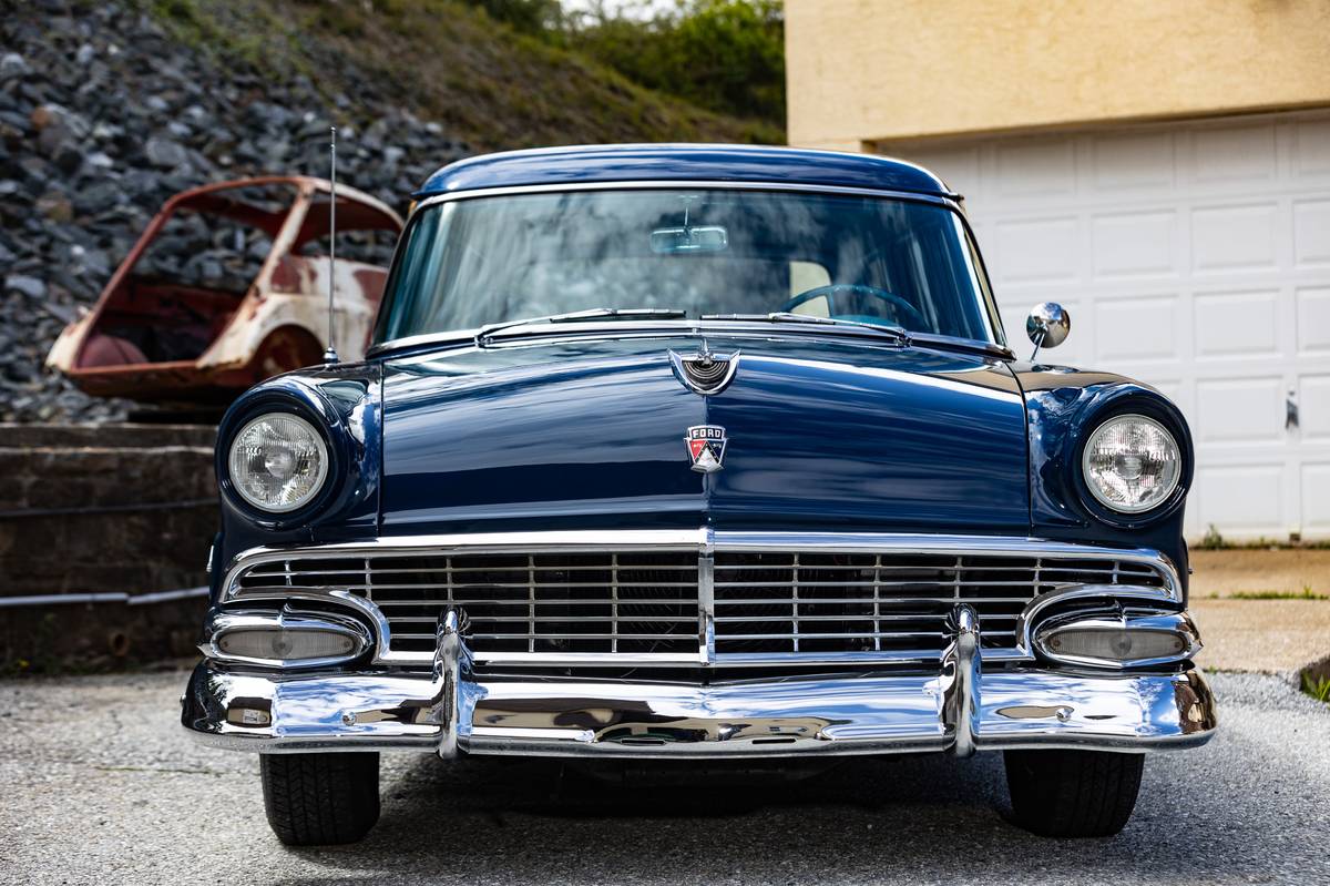 Ford-country-squire-1956-blue
