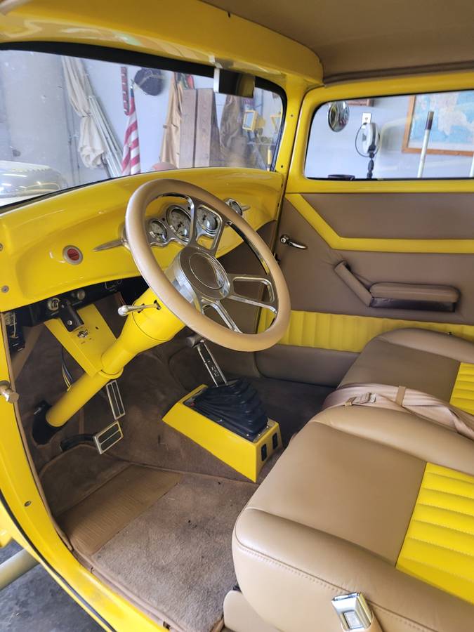 Ford-coupe-1932-yellow-1