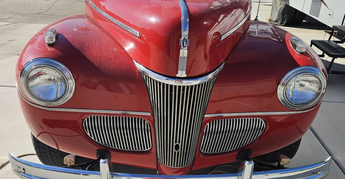 Ford-coupe-2dr-deluxe-1941-red-1