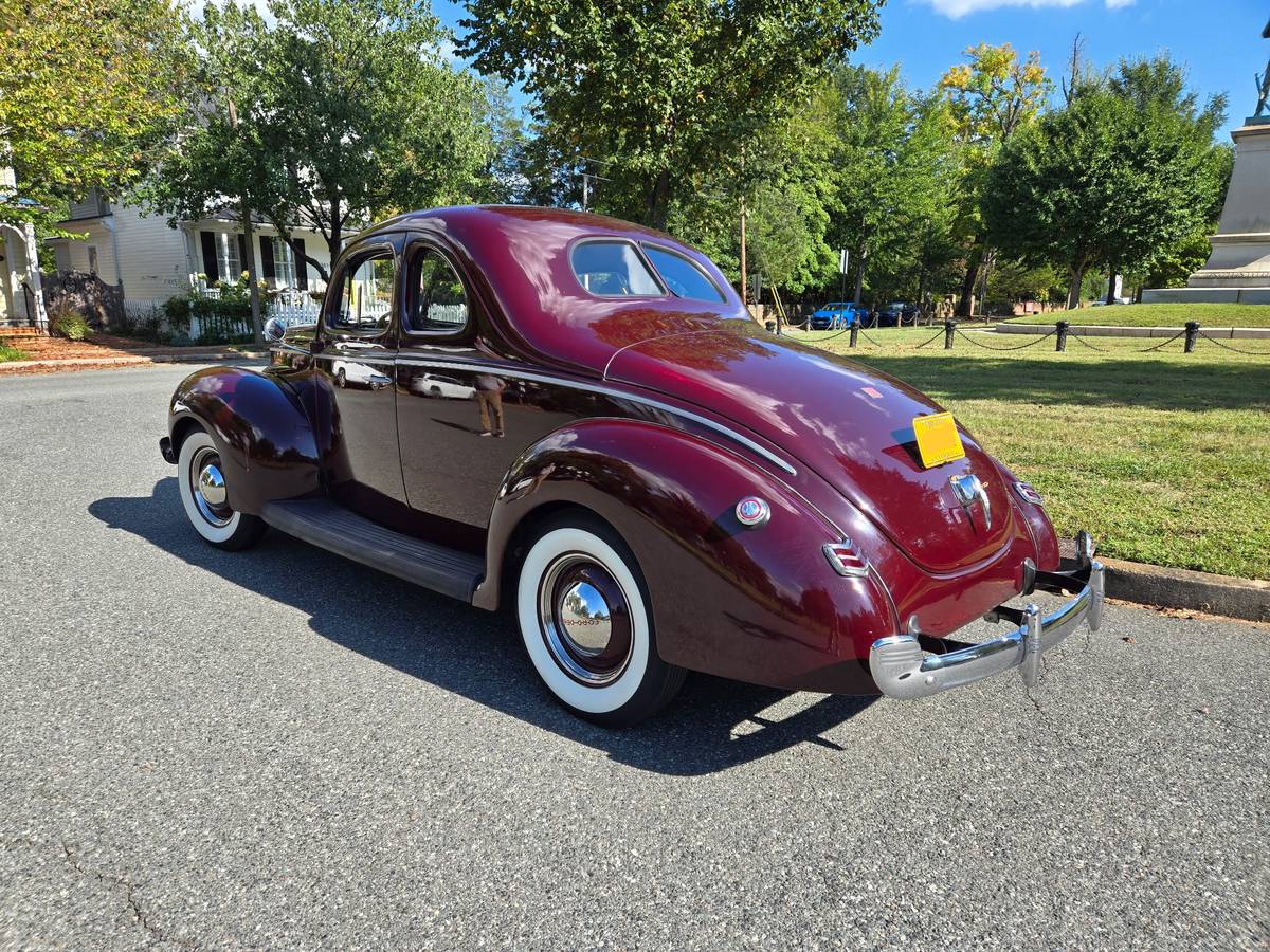 Ford-coupe-deluxe-1940-3