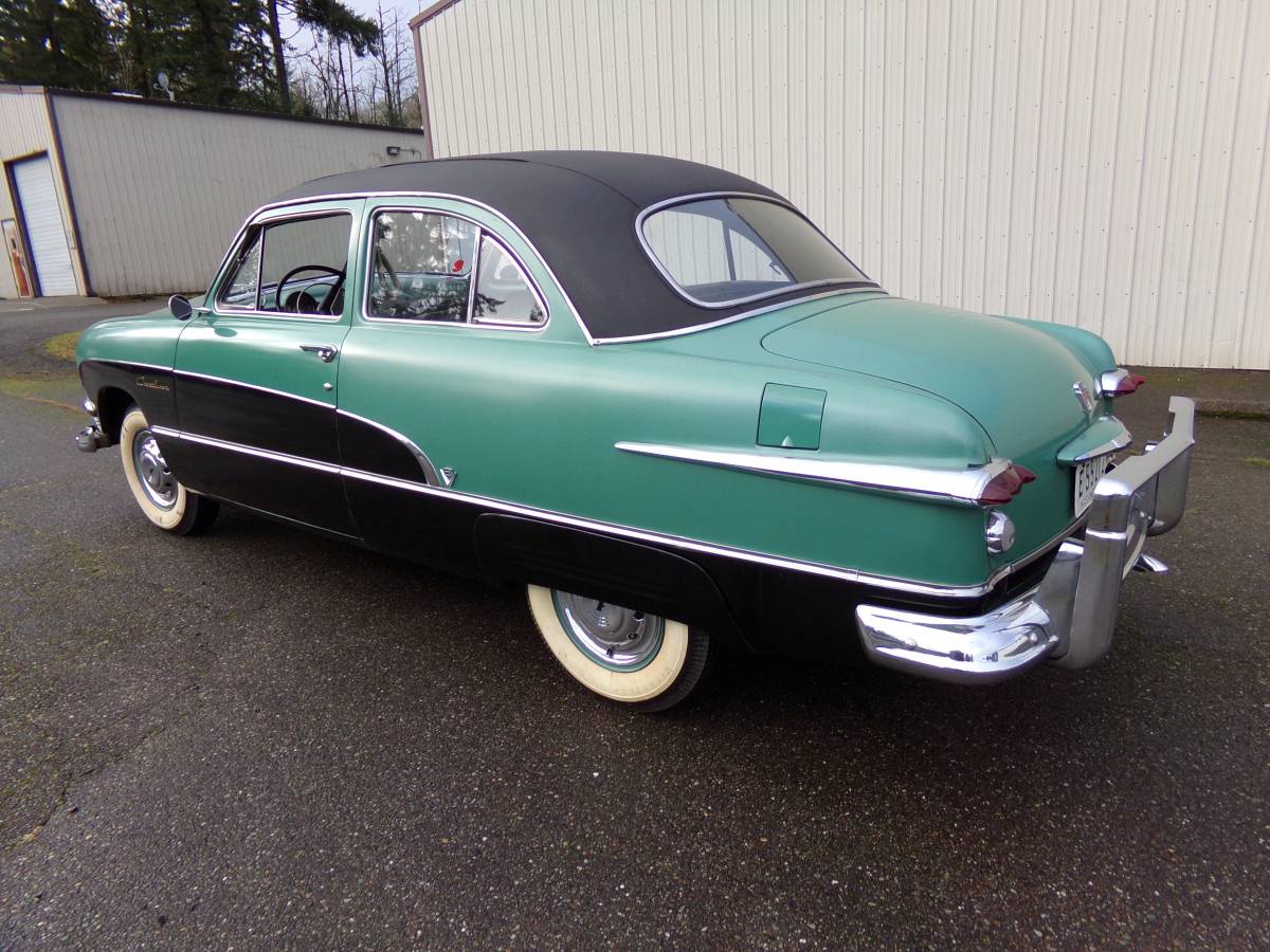 Ford-crestline-1951-green-10