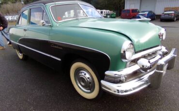 Ford-crestline-1951-green-2