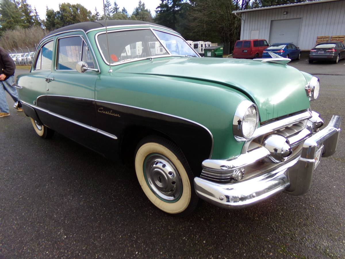 Ford-crestline-1951-green-2