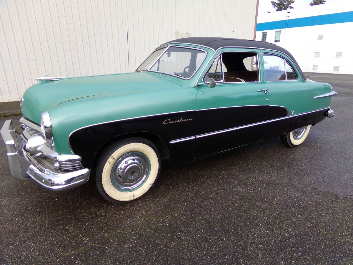 Ford-crestline-1951-green
