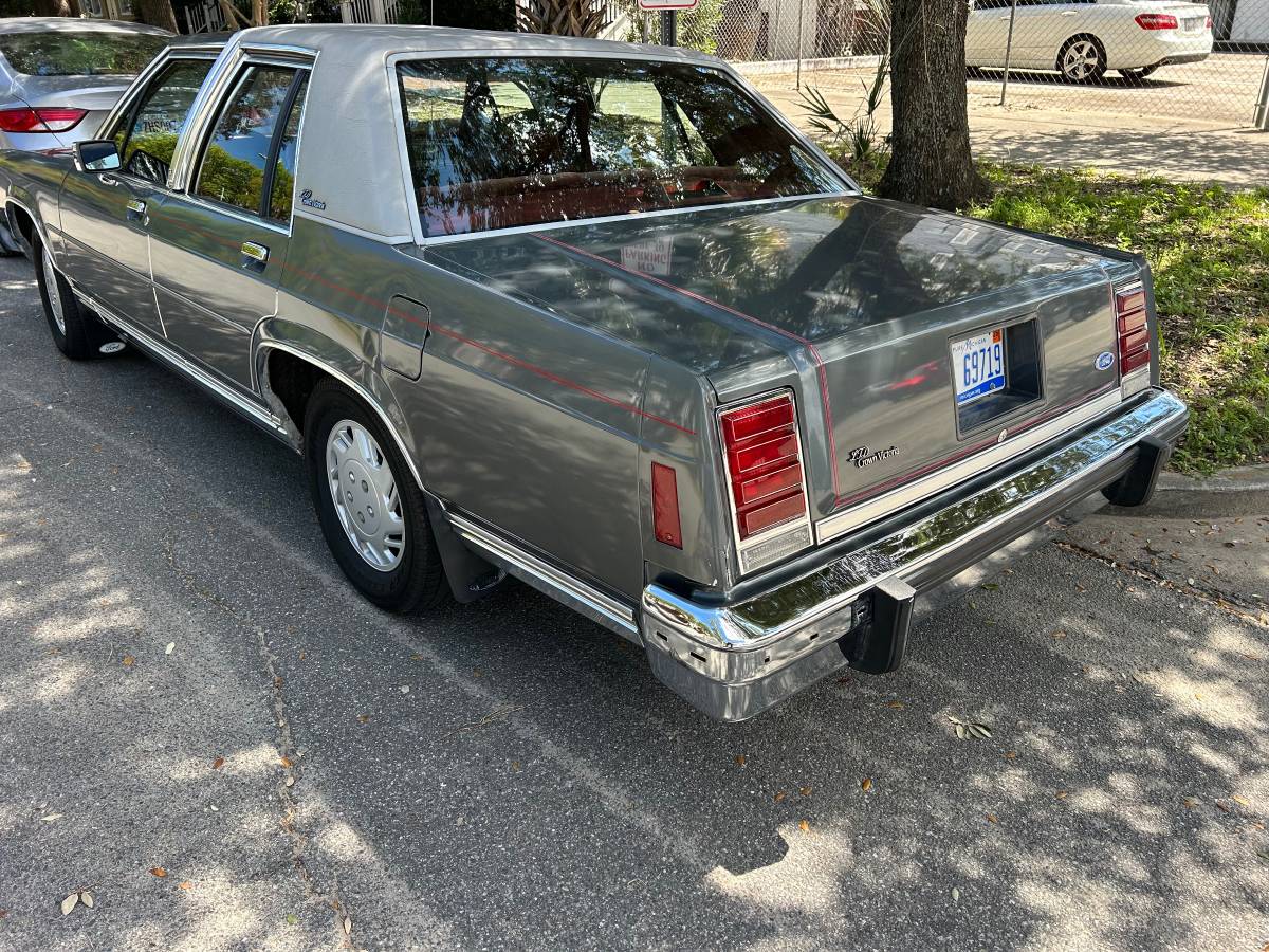 Ford-crown-vic-1987-grey-3