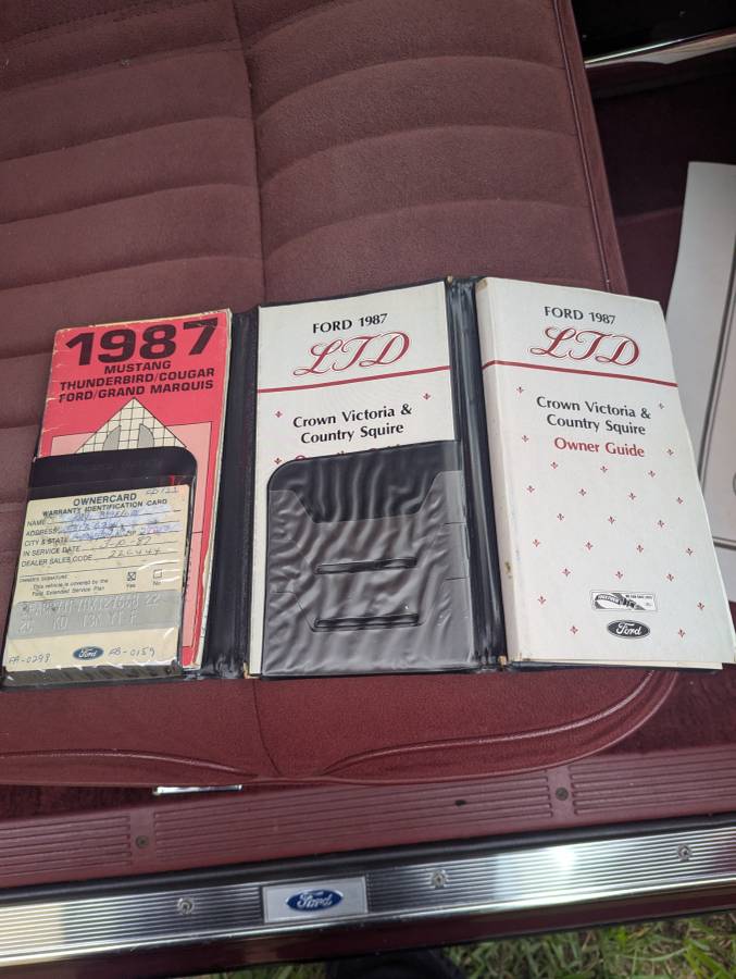 Ford-crown-victoria-1987-11