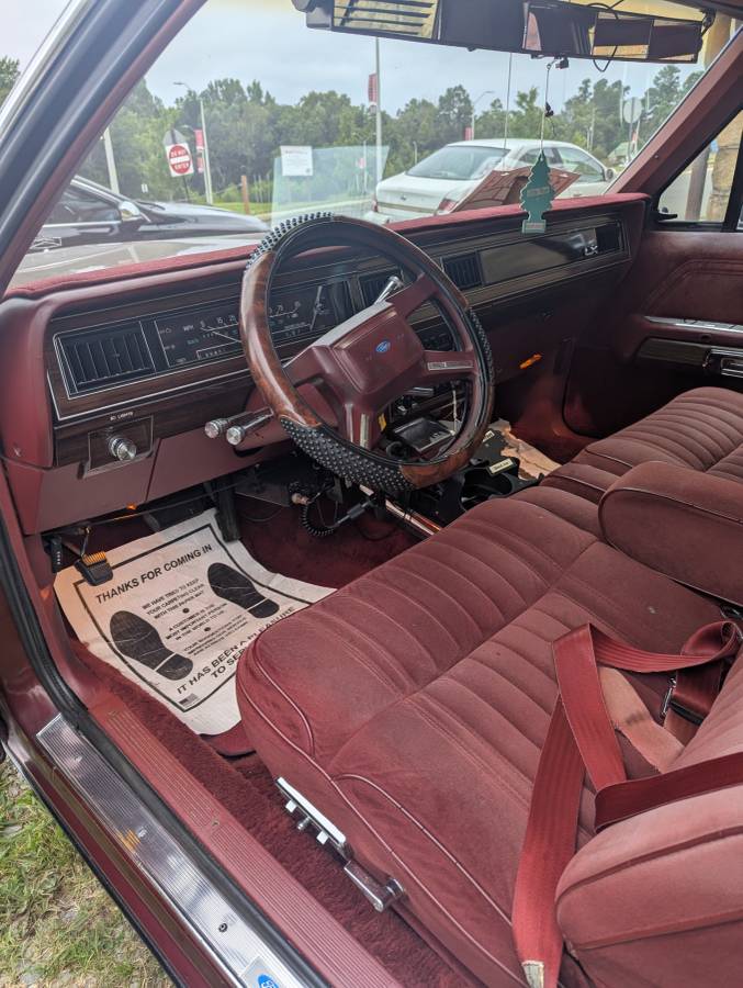 Ford-crown-victoria-1987-12