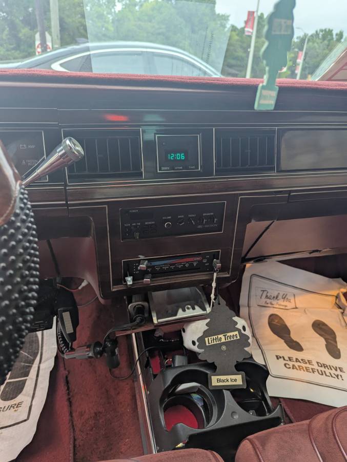 Ford-crown-victoria-1987-14