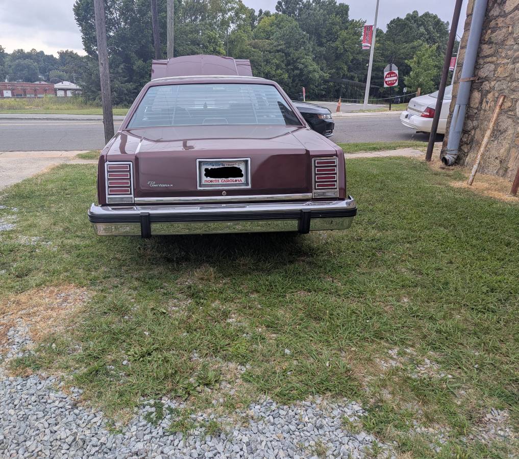 Ford-crown-victoria-1987-3
