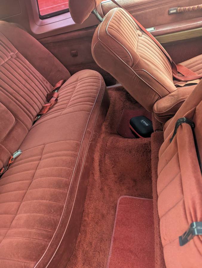Ford-crown-victoria-1987-8