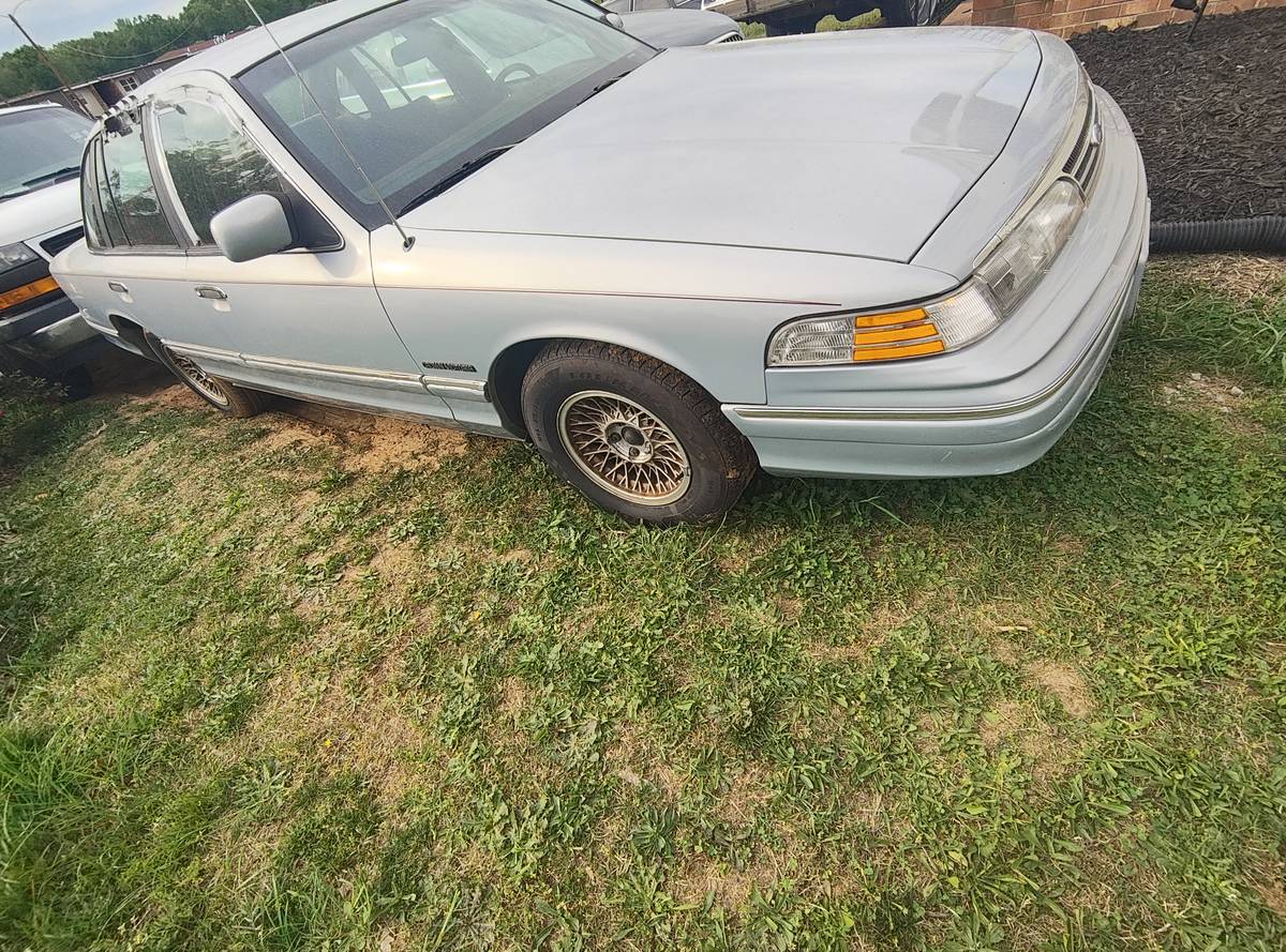 Ford-crown-victoria-1994-blue-1