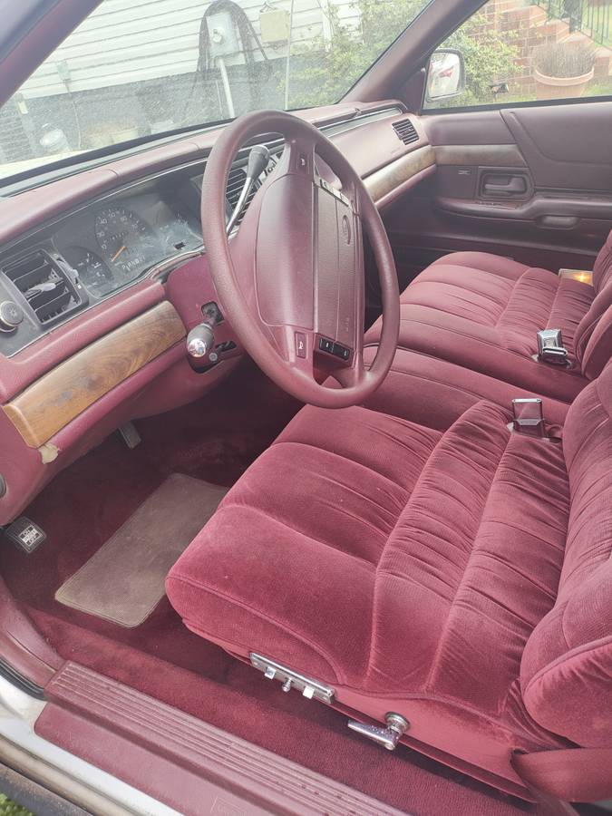 Ford-crown-victoria-1994-blue-3