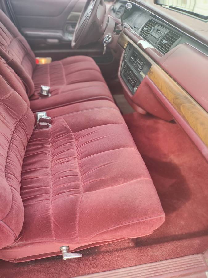 Ford-crown-victoria-1994-blue-4