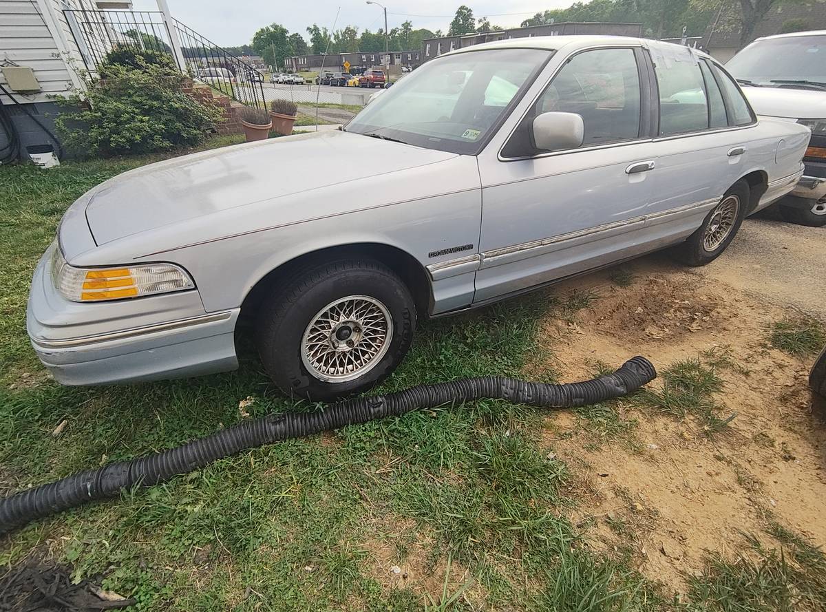 Ford-crown-victoria-1994-blue