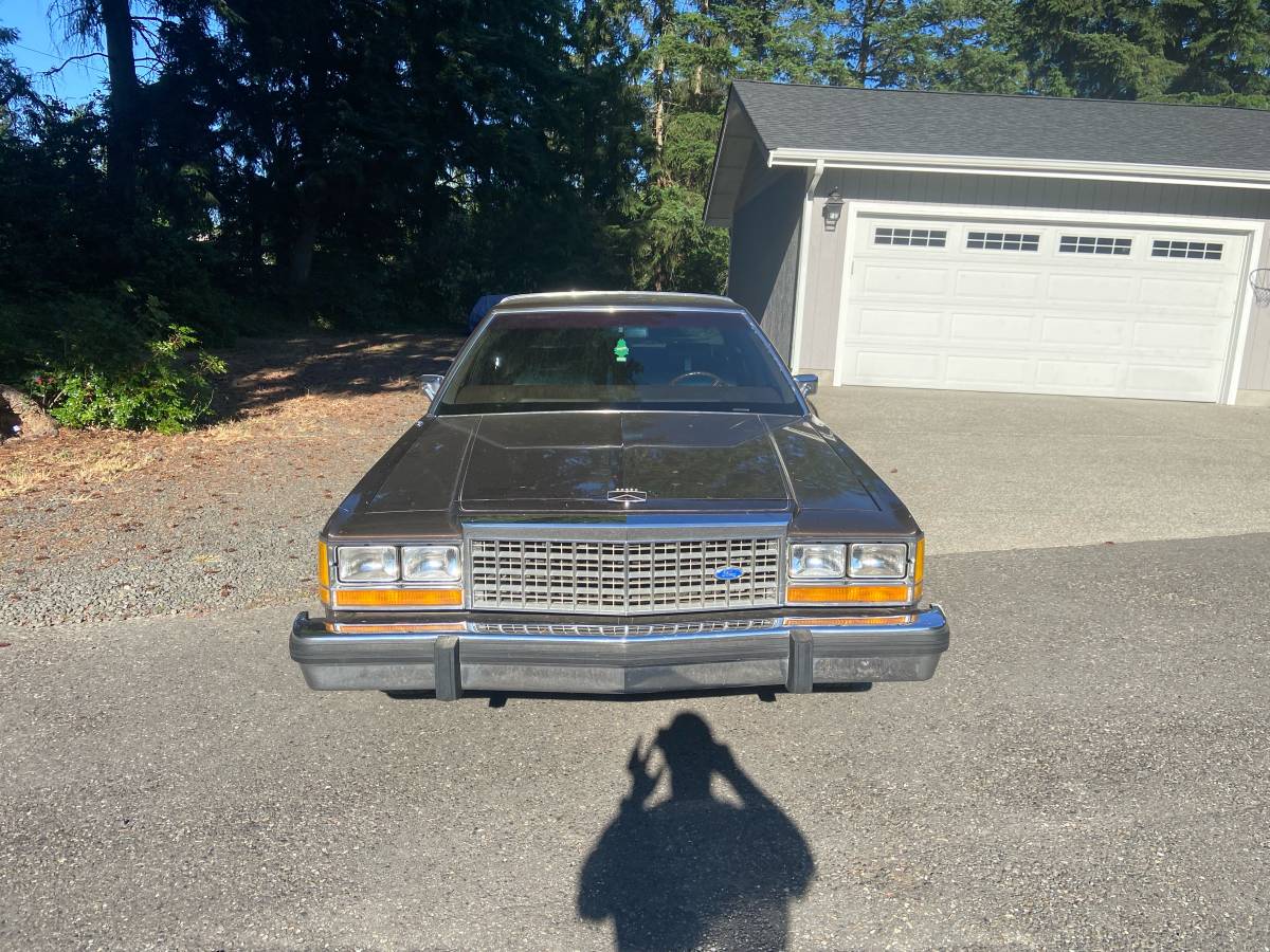 Ford-crown-victoria-ltd-lx-1986-brown-1