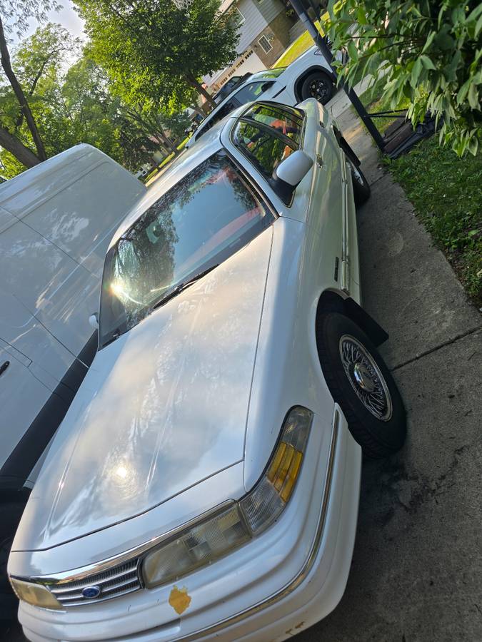 Ford-crown-victoria-lx-1993-2