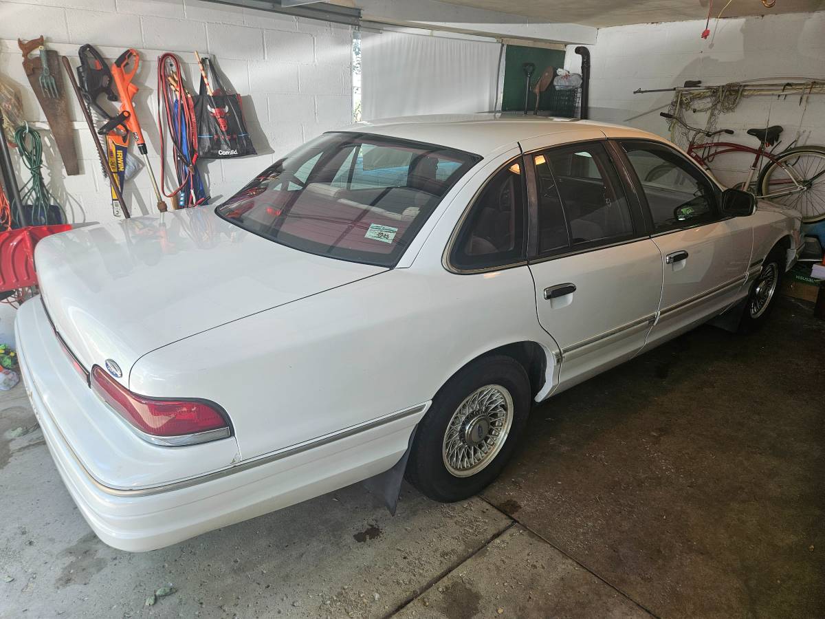 Ford-crown-victoria-lx-1993-7
