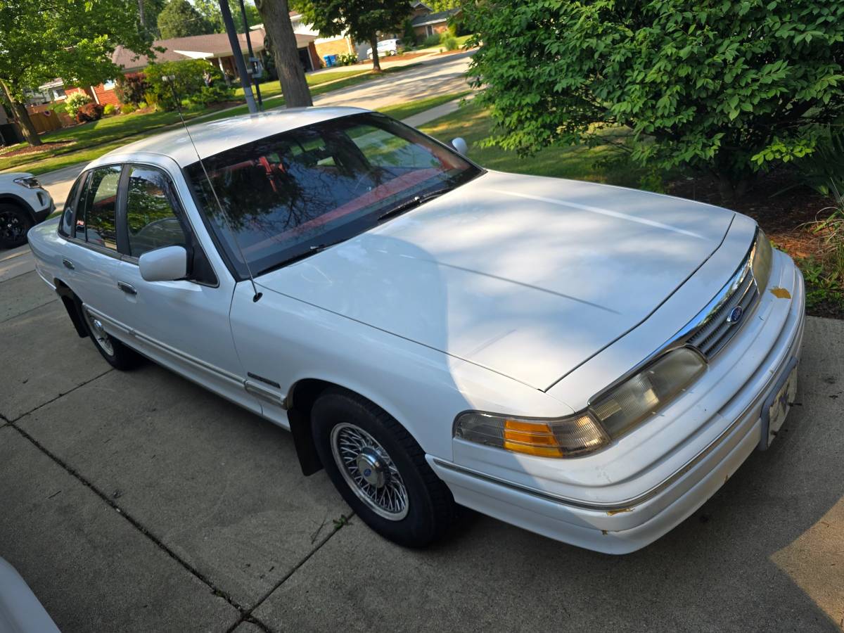 Ford-crown-victoria-lx-1993