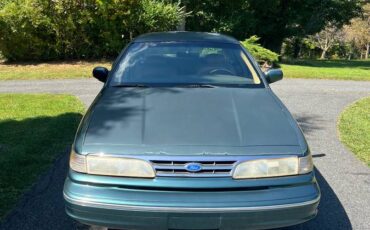 Ford-crown-victoria-lx-1995-green-2