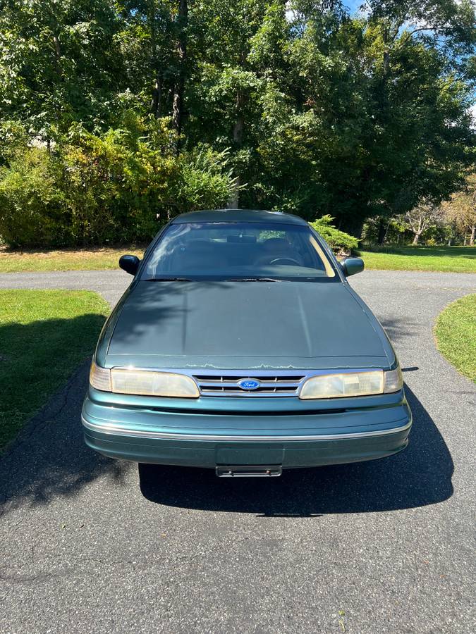 Ford-crown-victoria-lx-1995-green-2