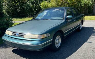 Ford-crown-victoria-lx-1995-green-3