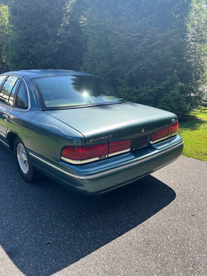 Ford-crown-victoria-lx-1995-green-6
