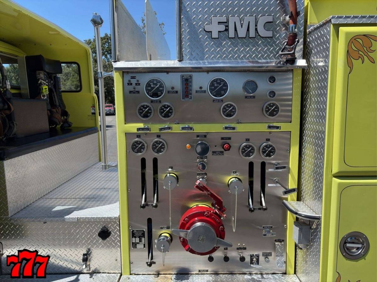 Ford-custom-cab-8000-fire-engine-1987-18