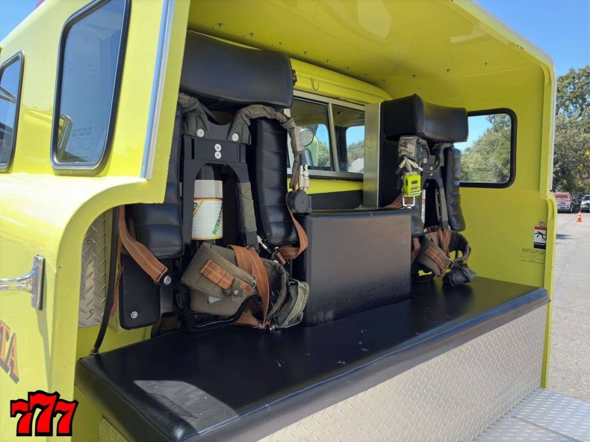 Ford-custom-cab-8000-fire-engine-1987-4