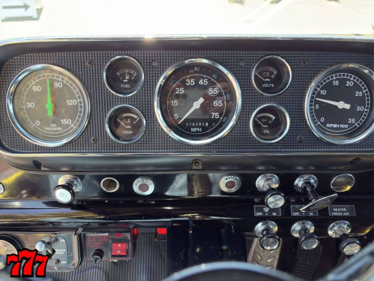 Ford-custom-cab-8000-fire-engine-1987-7