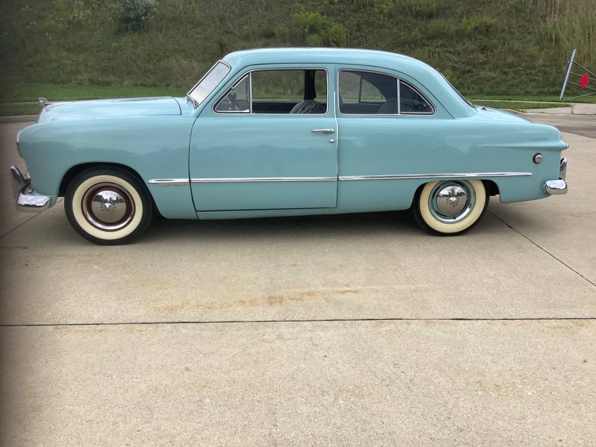 Ford-custom-coupe-1949