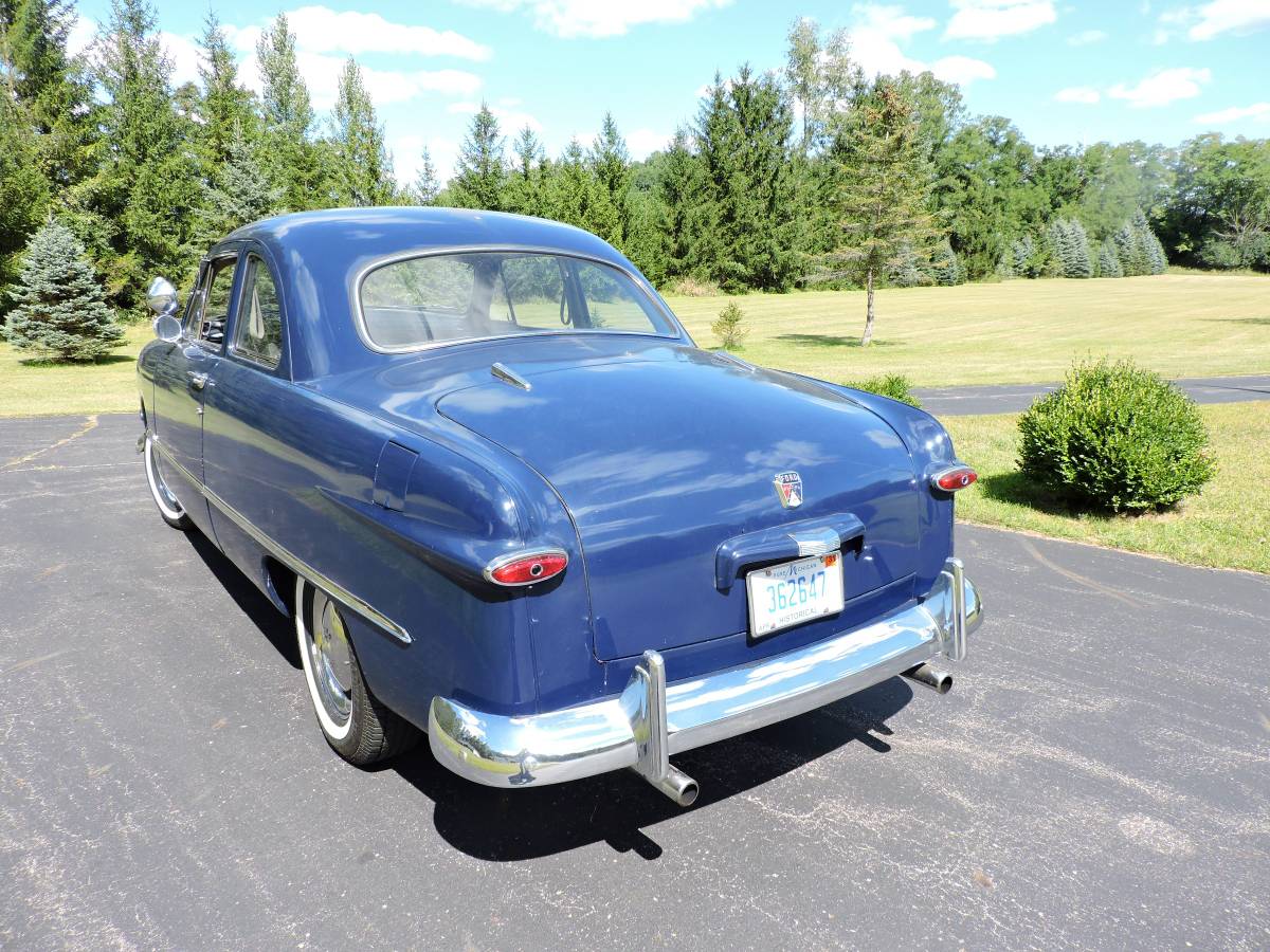 Ford-custom-coupe-1950-blue-2