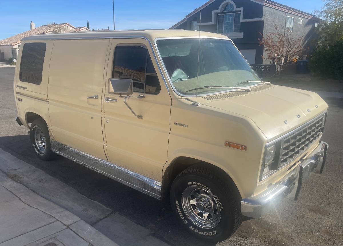 Ford-custom-e150-1980-white-1