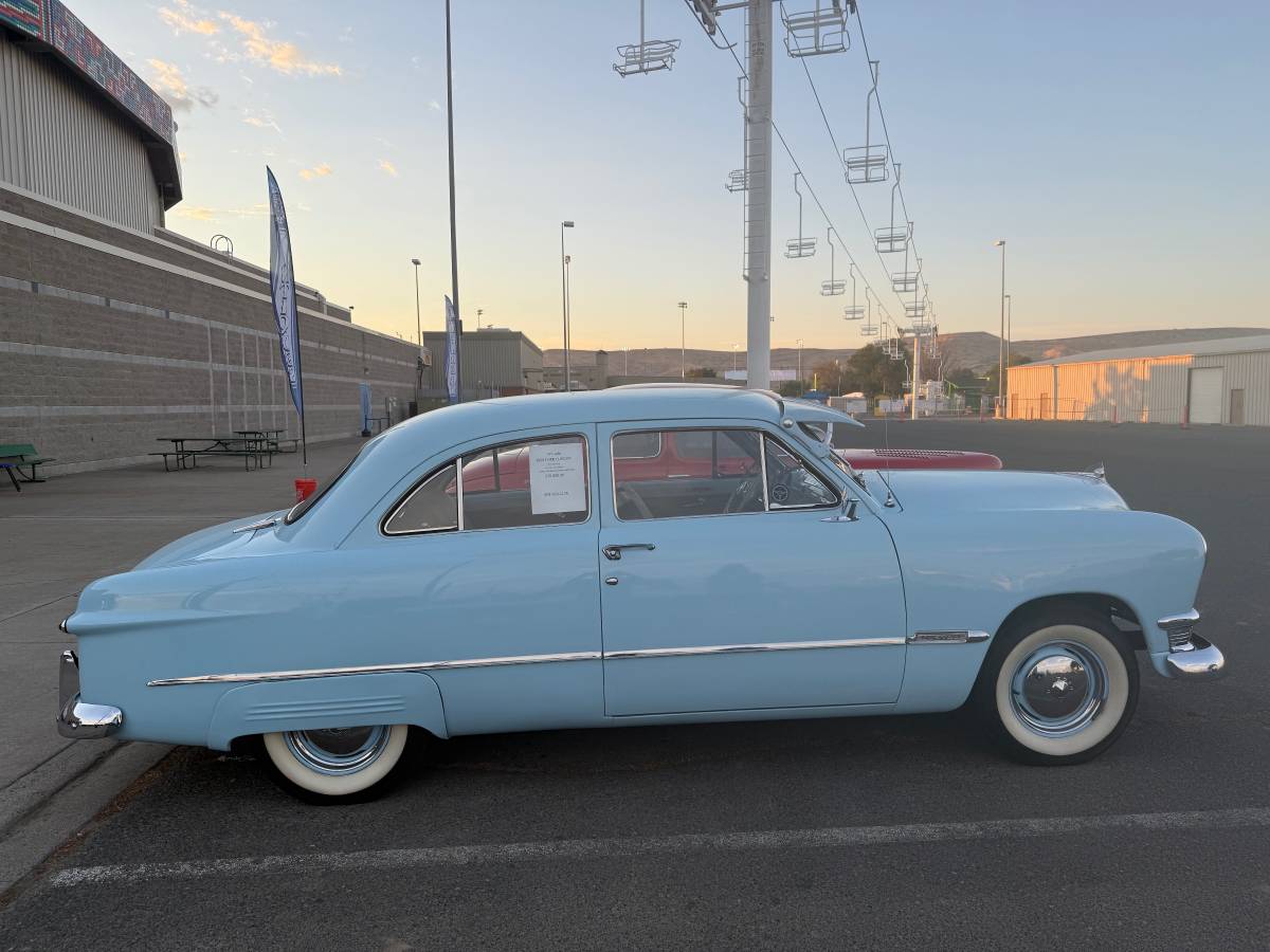 Ford-custom-two-door-1950-blue-1