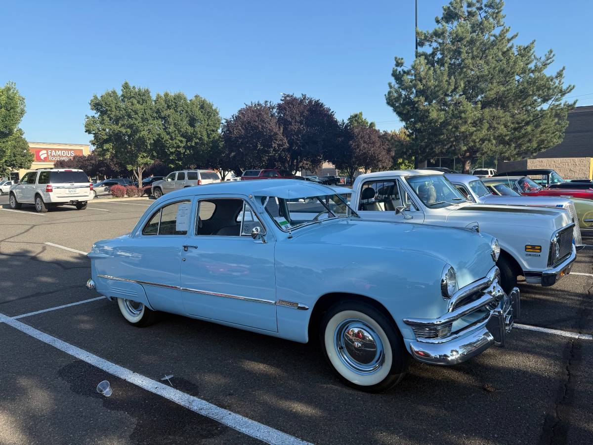 Ford-custom-two-door-1950-blue
