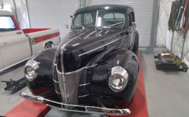 Ford-deluxe-1940-black-1