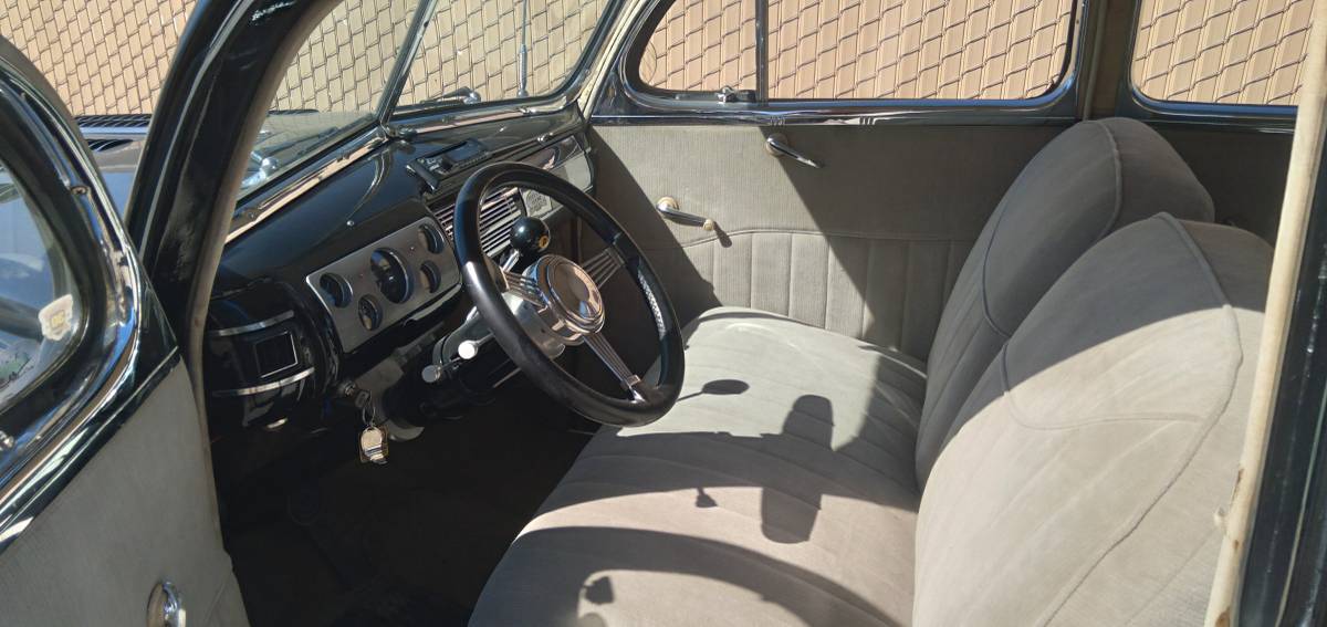 Ford-deluxe-1940-black-3