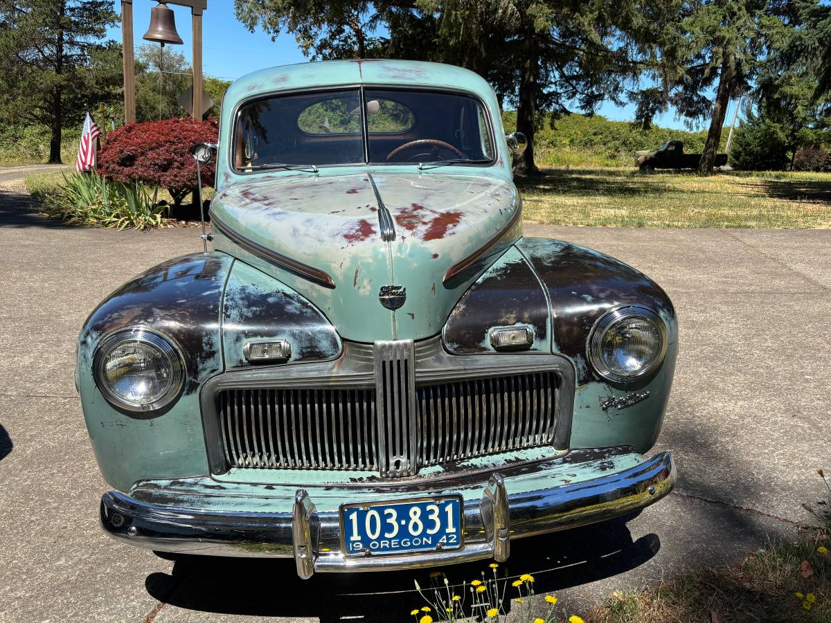 Ford-deluxe-1942-green-1