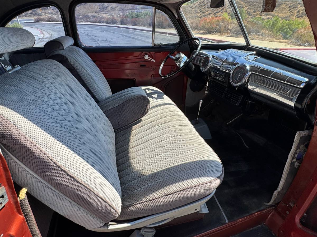 Ford-deluxe-1946-orange-11