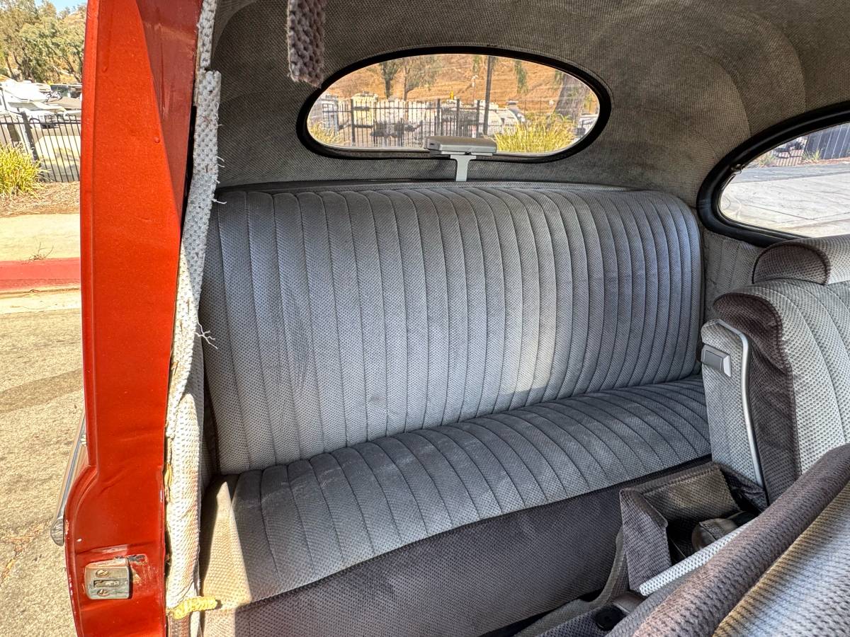 Ford-deluxe-1946-orange-12
