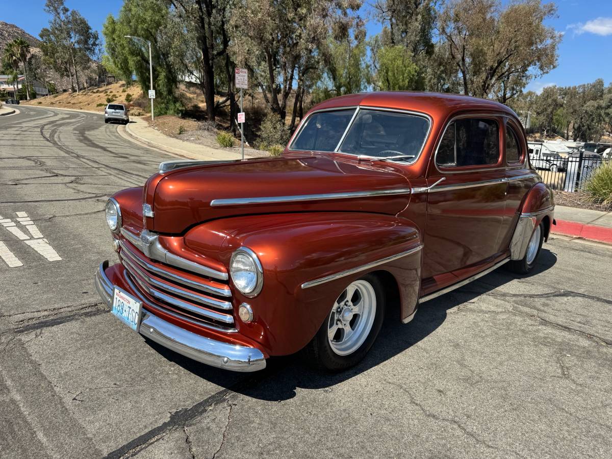 Ford-deluxe-1946-orange-2